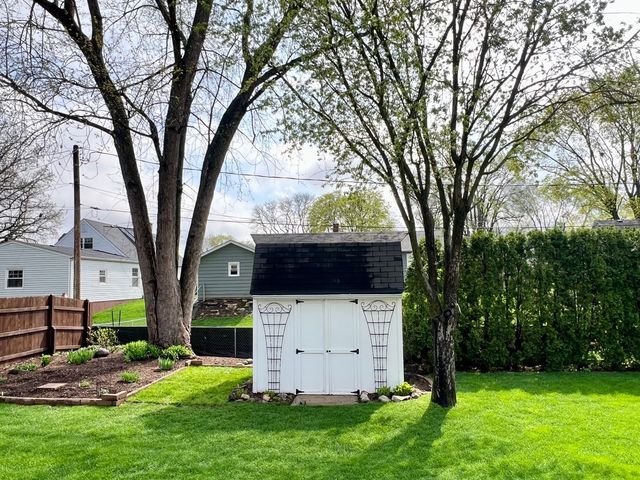 305 2nd Court, Crystal Lake, IL 60014