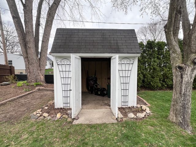 305 2nd Court, Crystal Lake, IL 60014