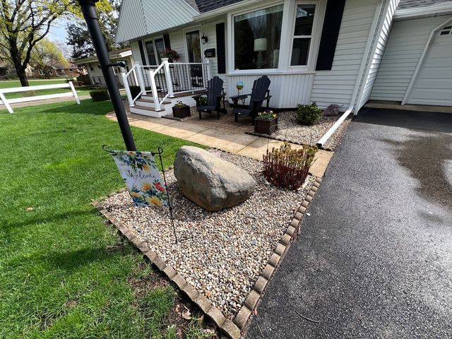 305 2nd Court, Crystal Lake, IL 60014