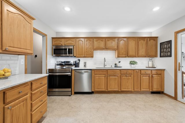 305 2nd Court, Crystal Lake, IL 60014