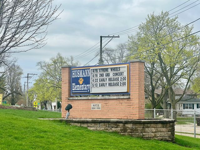 305 2nd Court, Crystal Lake, IL 60014