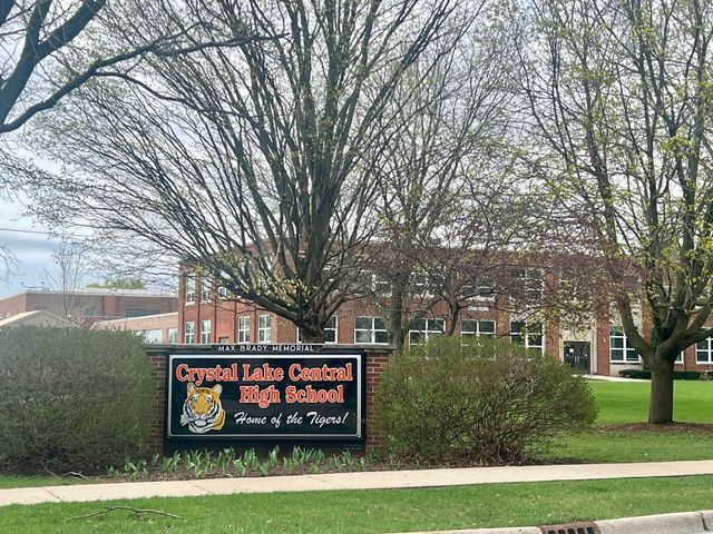 305 2nd Court, Crystal Lake, IL 60014