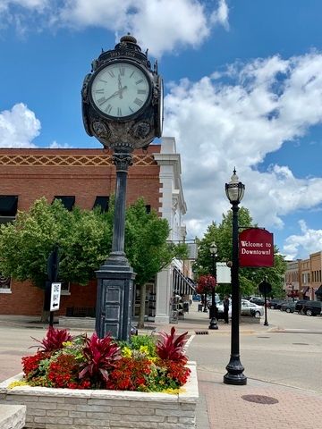 305 2nd Court, Crystal Lake, IL 60014