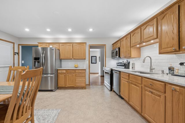 305 2nd Court, Crystal Lake, IL 60014