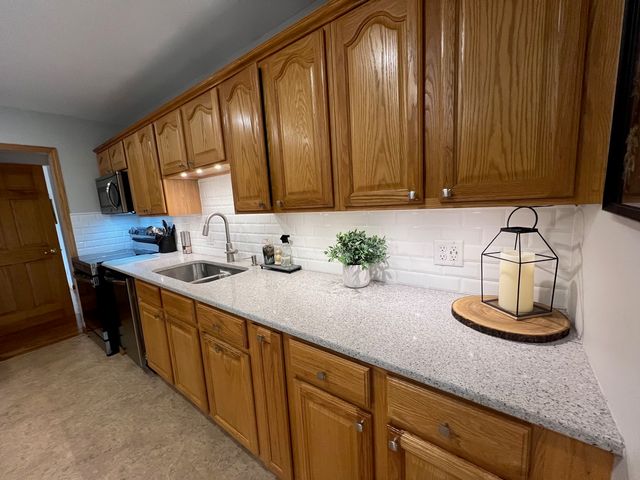 305 2nd Court, Crystal Lake, IL 60014