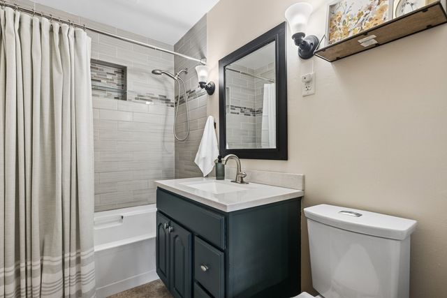 305 2nd Court, Crystal Lake, IL 60014