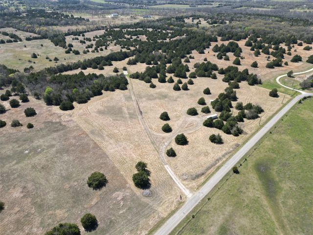 757 Reynolds Road, Whitewright, TX 75491