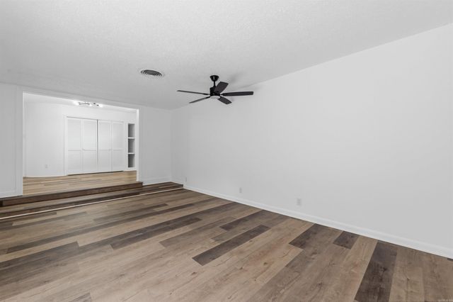 15 Phyllis Ct, Jacksonville, AR 72076