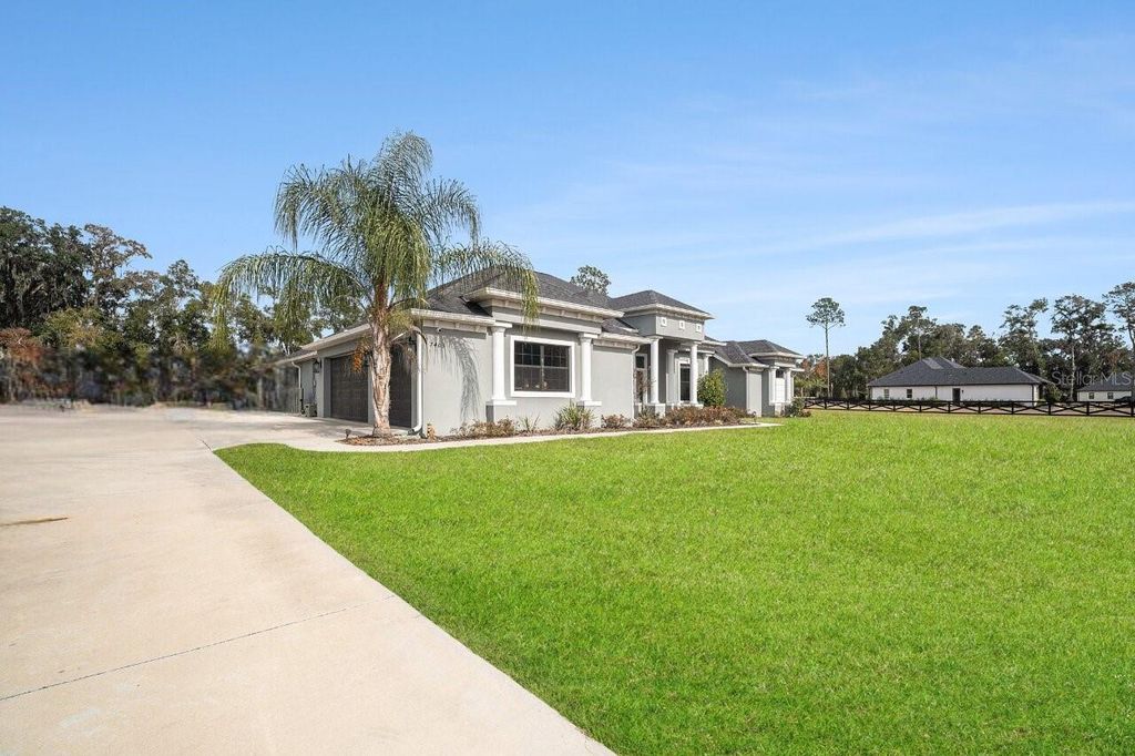 Image 6 of property listing at 7403 NE 22ND COURT ROAD, Ocala, FL 34479