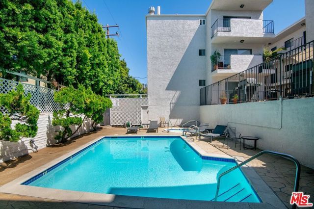 837 N West Knoll Drive 106, West Hollywood, CA 90069