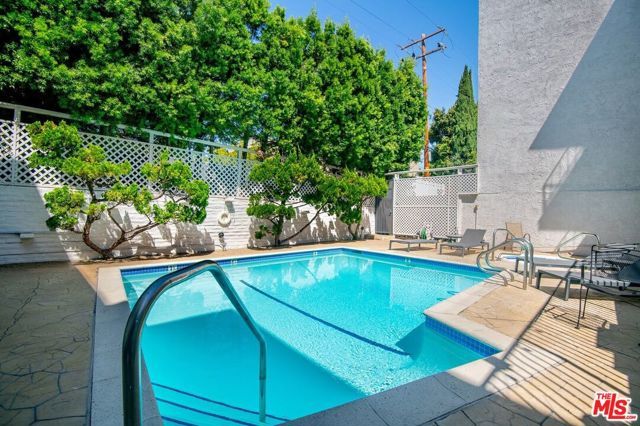 837 N West Knoll Drive 106, West Hollywood, CA 90069