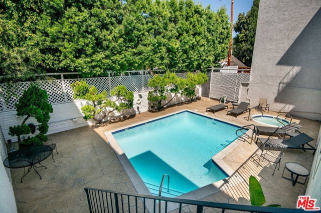 837 N West Knoll Drive 106, West Hollywood, CA 90069