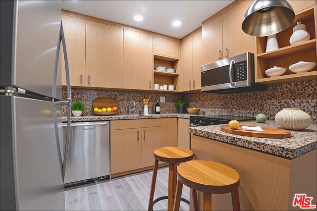 837 N West Knoll Drive 106, West Hollywood, CA 90069