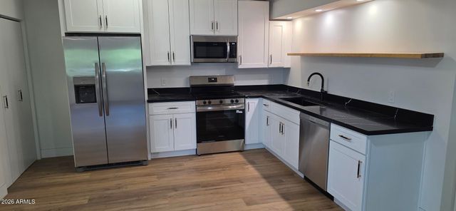 351 E THOMAS Road D208, Phoenix, AZ 85012