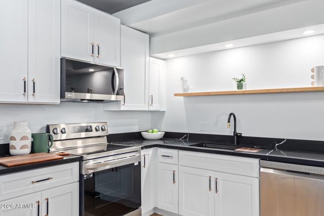 351 E THOMAS Road D208, Phoenix, AZ 85012