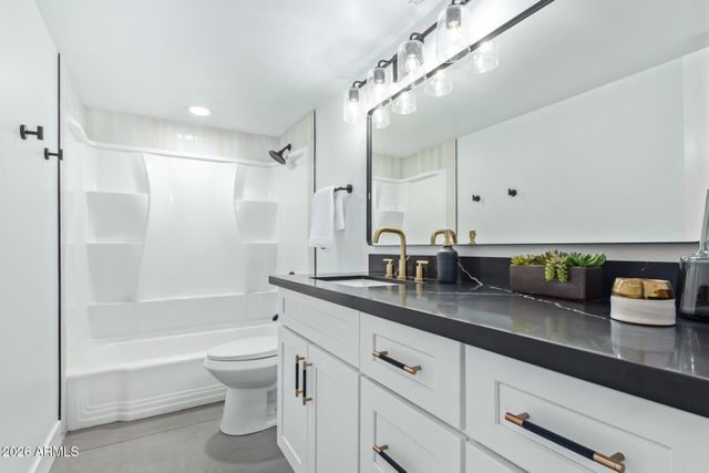 351 E THOMAS Road D208, Phoenix, AZ 85012
