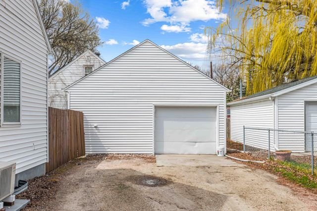 601 11th Street N, Moorhead, MN 56560