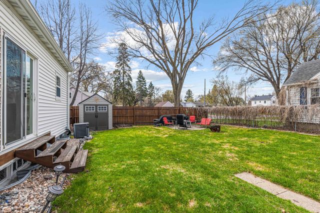601 11th Street N, Moorhead, MN 56560