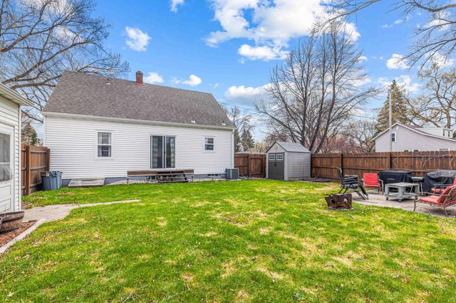 601 11th Street N, Moorhead, MN 56560