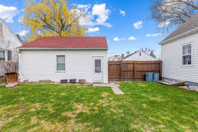 601 11th Street N, Moorhead, MN 56560