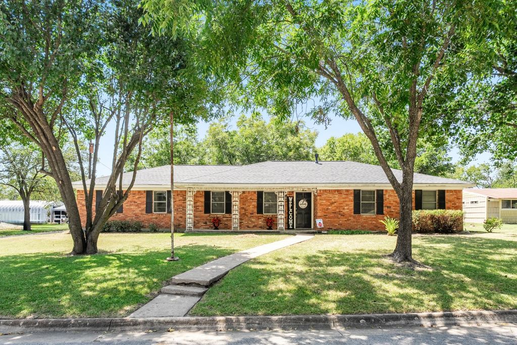 508 W 9th Street, Kemp, TX 75143