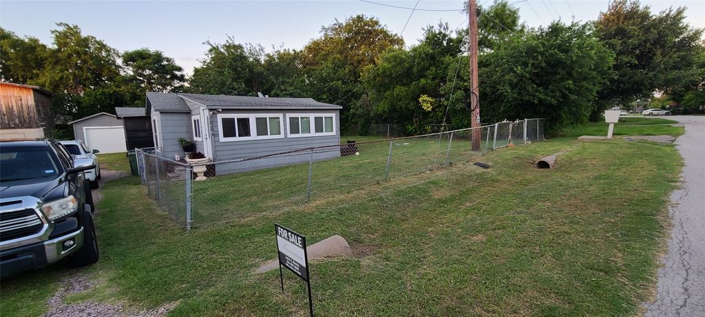 7628 Lakeview Drive, The Colony, TX 75056