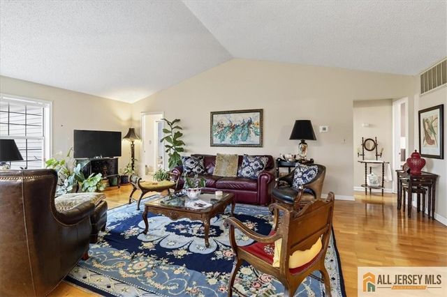 5 Wingate Court 5D, Monroe, NJ 08831