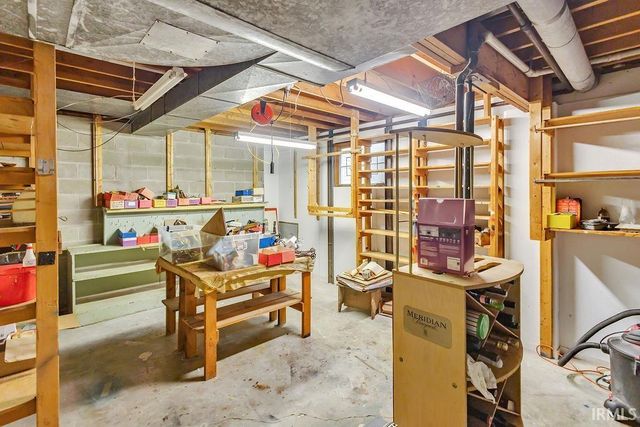 648 S Woodscrest Drive, Bloomington, IN 47401