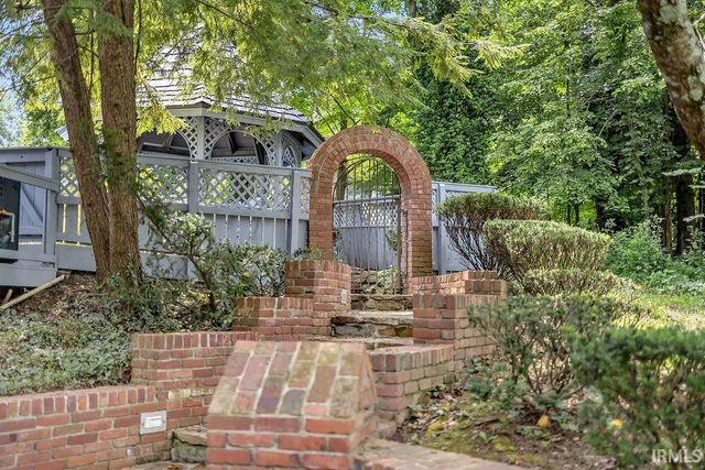 648 S Woodscrest Drive, Bloomington, IN 47401