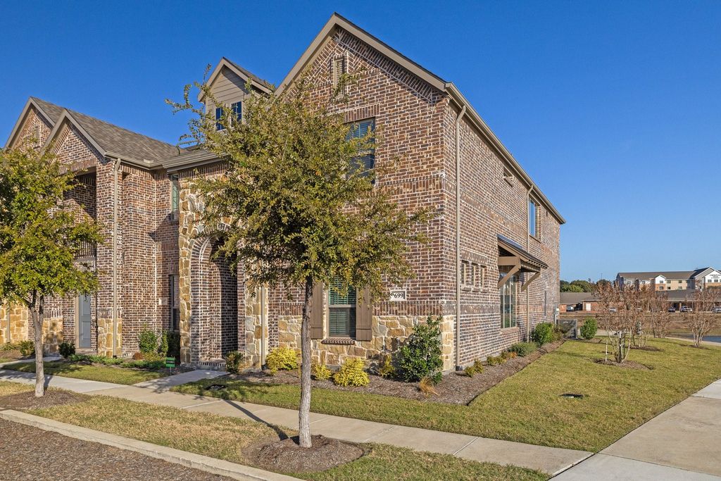 699 Vista Oaks Road, Lewisville, TX 75067