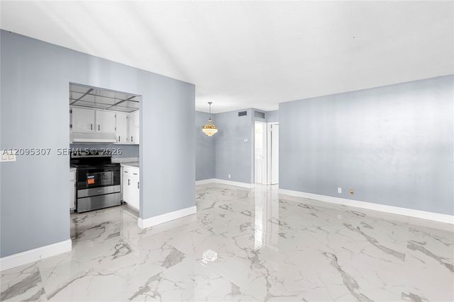 2050 NE 39th ST W112, Lighthouse Point, FL 33064