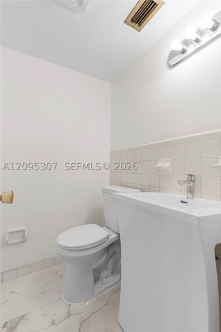 2050 NE 39th ST W112, Lighthouse Point, FL 33064