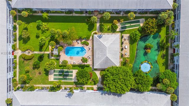 2050 NE 39th ST W112, Lighthouse Point, FL 33064