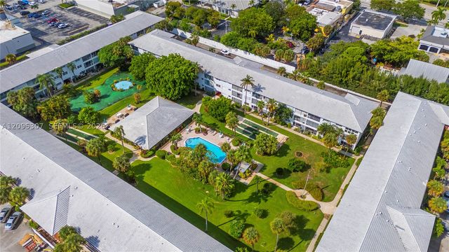 2050 NE 39th ST W112, Lighthouse Point, FL 33064