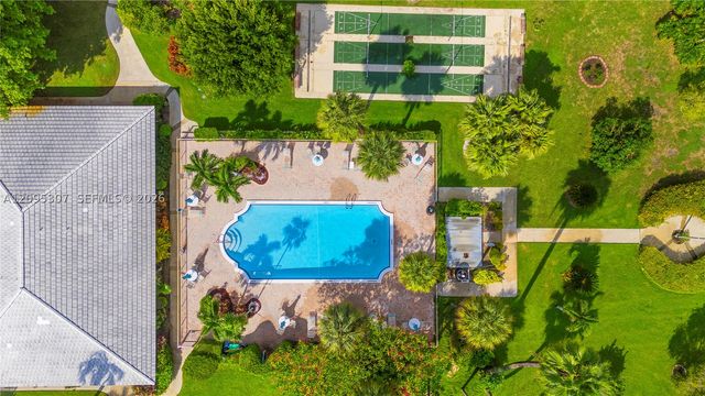 2050 NE 39th ST W112, Lighthouse Point, FL 33064