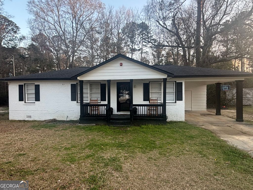 614 Alfred C Carson, Sandersville, GA 31082