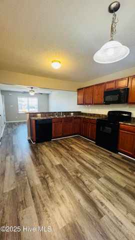 2002 Grandeur Avenue, Jacksonville, NC 28546