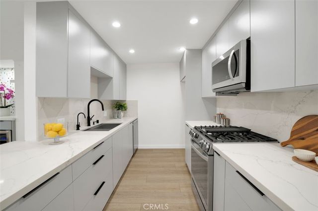 14727 Magnolia 126, Sherman Oaks, CA 91403