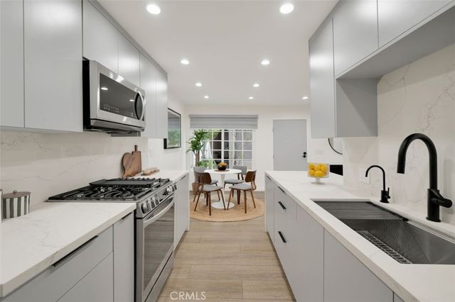 14727 Magnolia 126, Sherman Oaks, CA 91403