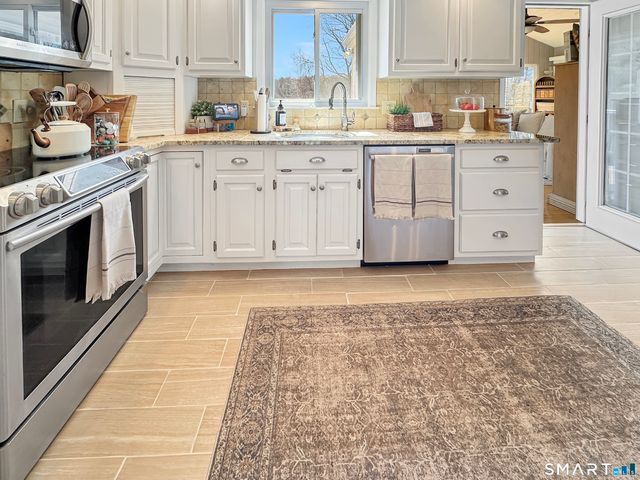 65 Nida Drive, North Branford, CT 06472