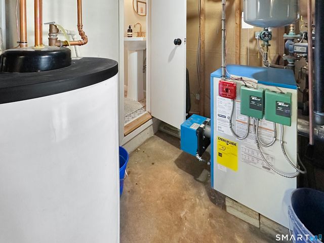 65 Nida Drive, North Branford, CT 06472