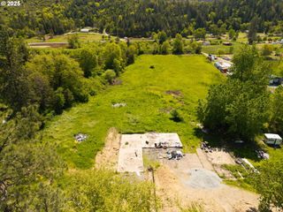 351 PICKETT Ln, Canyonville, OR 97417