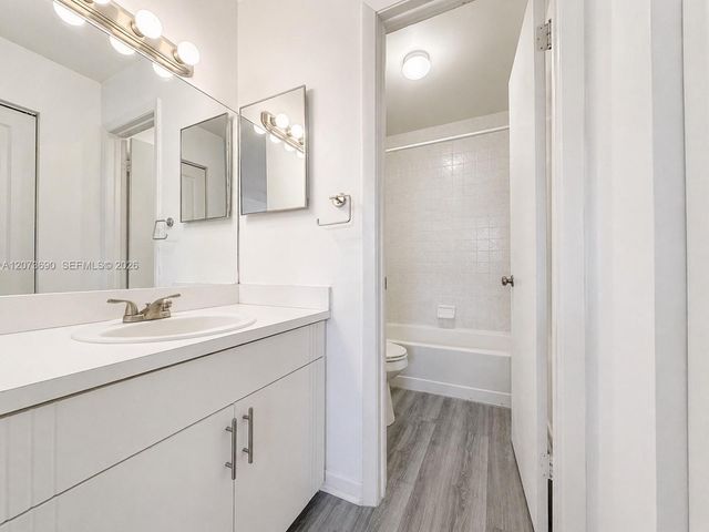 9730 Hammocks Boulevard 201-28, Miami, FL 33196