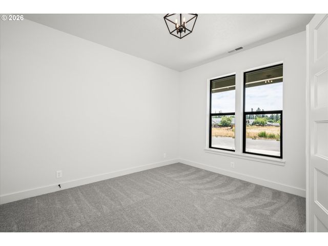 25331 E BROADWAY Ave, Veneta, OR 97487