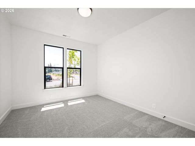 25331 E BROADWAY Ave, Veneta, OR 97487