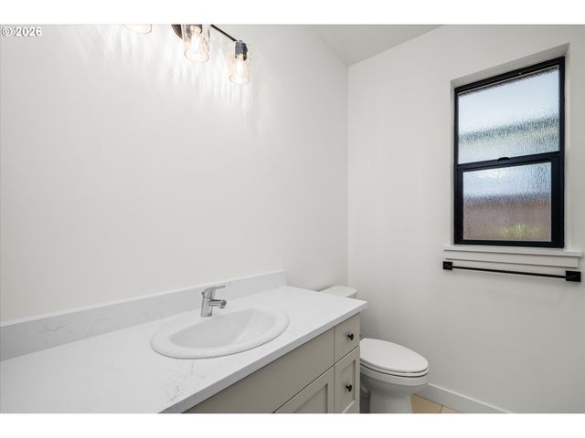 25331 E BROADWAY Ave, Veneta, OR 97487