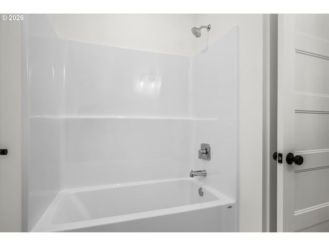 25331 E BROADWAY Ave, Veneta, OR 97487