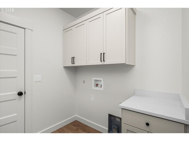 25331 E BROADWAY Ave, Veneta, OR 97487
