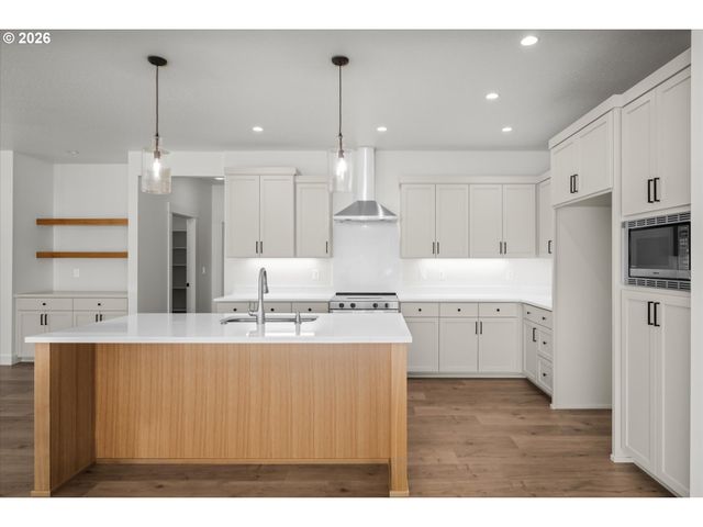 25331 E BROADWAY Ave, Veneta, OR 97487