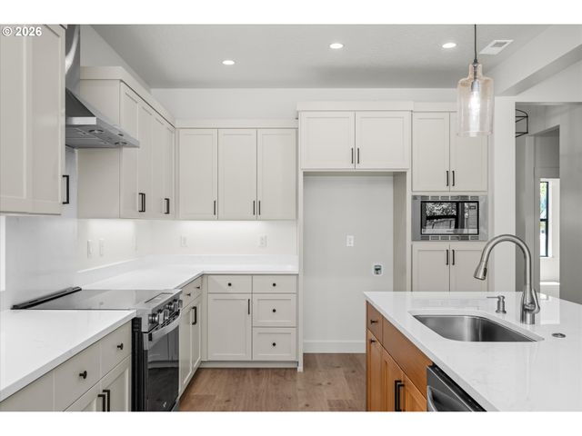 25331 E BROADWAY Ave, Veneta, OR 97487